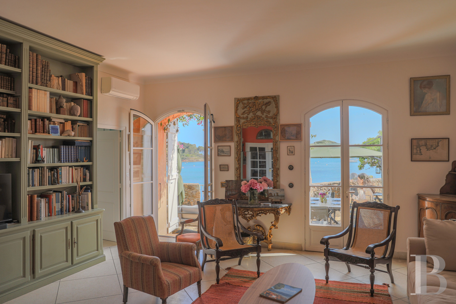 A family home built on the foundations of an ancient fortress in Agay harbour, Saint-Raphaël - photo  n°9